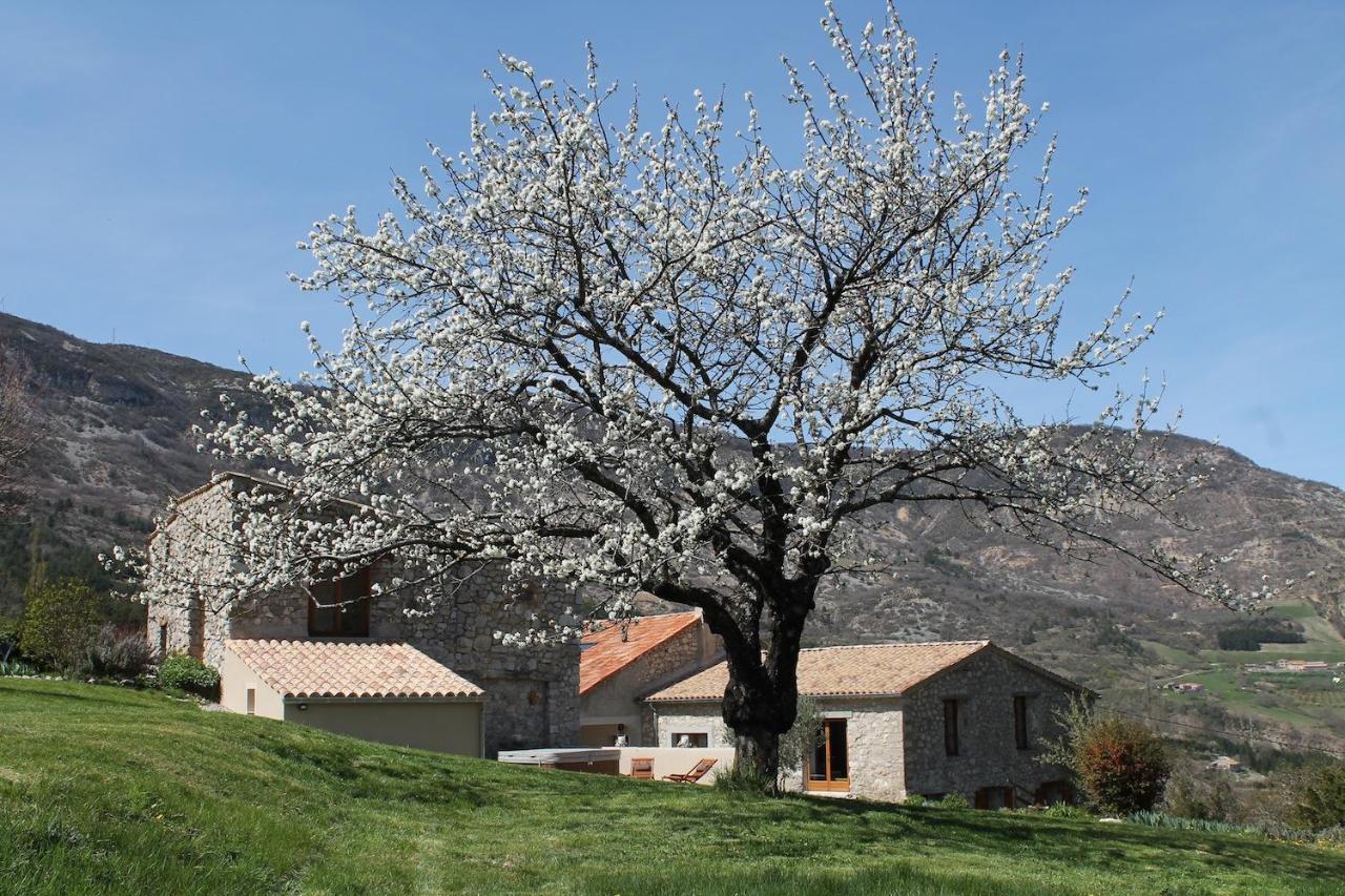 Entre Terre Et Ciel Bed & Breakfast Remuzat Bagian luar foto