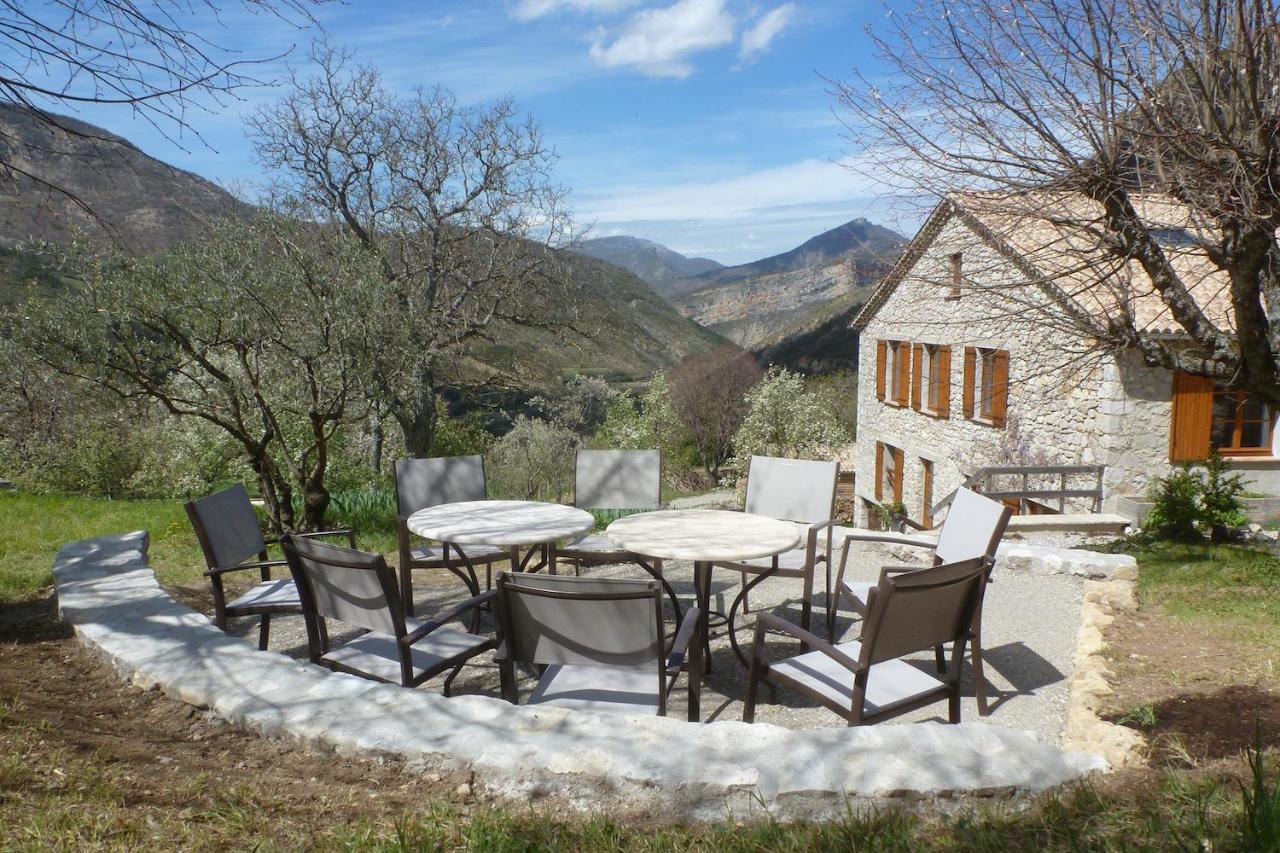Entre Terre Et Ciel Bed & Breakfast Remuzat Bagian luar foto